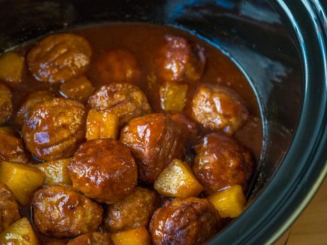 Slow Cooker Pineapple Barbecue Meatballs – 12 Tomatoes Crockpot Sauce, Meatballs Pineapple, Meatballs Bbq, Pineapple Meatballs, Barbecue Meatballs, Crockpot Meatballs, Meatballs Recipes, Savory Meatballs, Bbq Meatballs