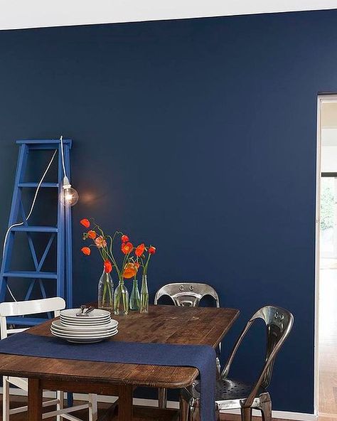 Blue Dining Room, Sport Bedroom, Dining Room Blue, Bedroom Wall Colors, Oxford Blue, Paint Colour, Blue Living Room, Blue Interior, Small Room Bedroom