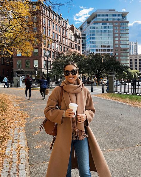 University Outfits, Boston Outfits, Mango Coats, Camel Coat Outfit, Downtown Outfits, Scarf Outfit, Outfit Invierno, Classic Trench Coat, Checked Scarf