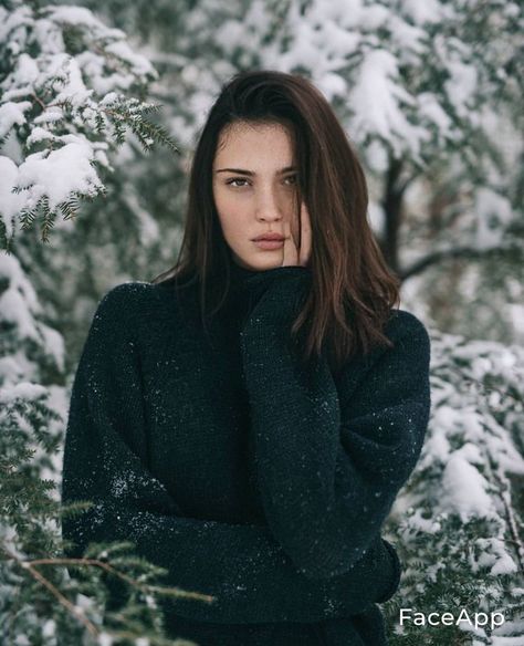 Snow Portraits Women, Winter Solo Photoshoot, Winter Portraits Woman, Snow Portrait Photography, Snowy Senior Pictures, January Photoshoot Ideas, Snow Senior Pictures, Winter Senior Photography, Snowy Photoshoot