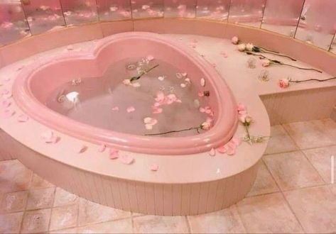 Heart Shaped Bathtub, Wallpers Pink, Cute Room Ideas, Pastel Pink Aesthetic, Pretty Room, Dreamy Room, 背景 シンプル, Kawaii Room, Barbie Dream House