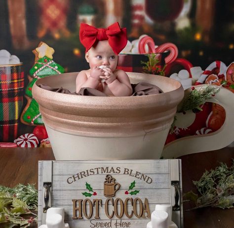 Christmas Photoshoot Setup, Chocolate Photoshoot, Photoshoot Setup, Christmas Pic, Hot Chocolate Christmas, Christmas Cocoa, Chocolate Christmas, Monthly Photos, Christmas Photoshoot