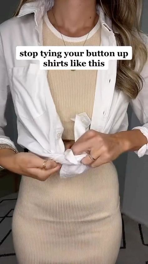 Tie Shirt Knot, Shirt Around Waist, How To Tie A Shirt, Shirt Over Dress, Tie A Shirt, Shirt Knot, Jessica Smith, Shirt Hacks, Mode Tips