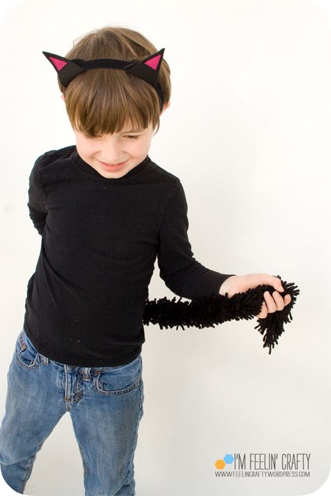 DIY Make your own cat tails using My Own Fringemaker - FeelinCrafty Diy Cat Tail Easy, Diy Cat Tail Costume, Diy Cat Tail, Cats The Musical Costume, Cat Tail Costume, Cat Tails, Cat Tail, Diy Cat, Cat Costumes