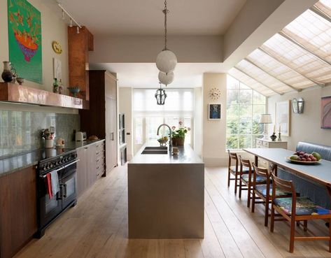 Classic kitchen Beata Heuman Interiors, Bulthaup Kitchen, Tiny Powder Rooms, Beata Heuman, Oven Hood, Side Return, London House, House Extension, Extension Ideas