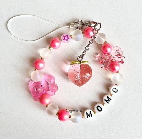 bracelet accessoire de téléphone phone accessories for once twice fan handmade cute y2k beaded chain momo stan peach Twice Momo, Phone Chain, Cute Phone, Chain Bracelet, Elastic, Instagram Photos, Bracelet, Photo And Video, Instagram Photo