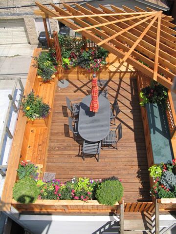 rooftop deck - built in benches, planters, and trellis (not diagonal though) Slanted Pergola, Built In Benches, Flower Garden Plans, Deck Makeover, Rooftop Design, Rooftop Patio, Patio Roof, Rooftop Deck, Patio Gazebo