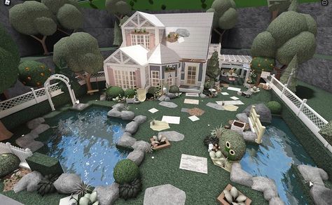 Bloxburg Aethestic House, Bloxburg Frontyard Idea, Bloxburg House Ideas Cottagecore Exterior, Blocksburg Garden Ideas, Cute Bloxburg Garden Ideas, Bloxburg Garden House Ideas, Bloxburg Backyard Layout, House With Pond In Front Yard, Bloxburg Modern Garden