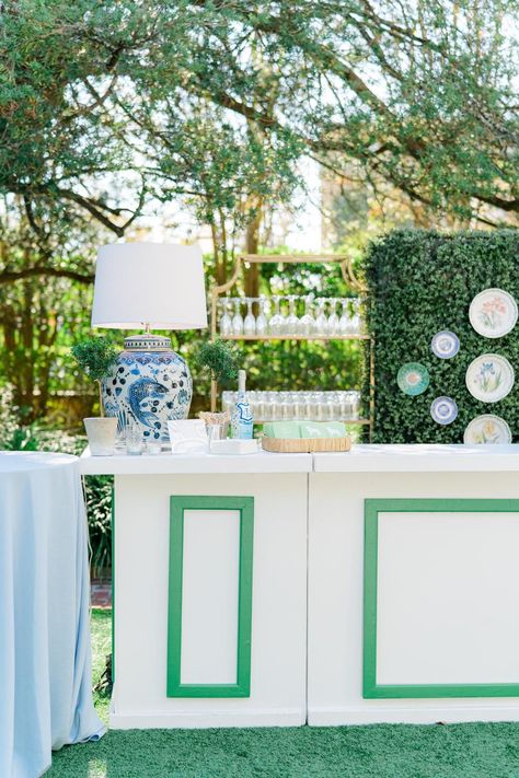 Green and white wedding reception statement bar. Ginger Jar Wedding, Wedding Cocktail Bar, Southern Charm Wedding, Reception Bar, White Weddings Reception, William Aiken House, Fancy Dinner Party, Painted Bottle, Garden Party Wedding