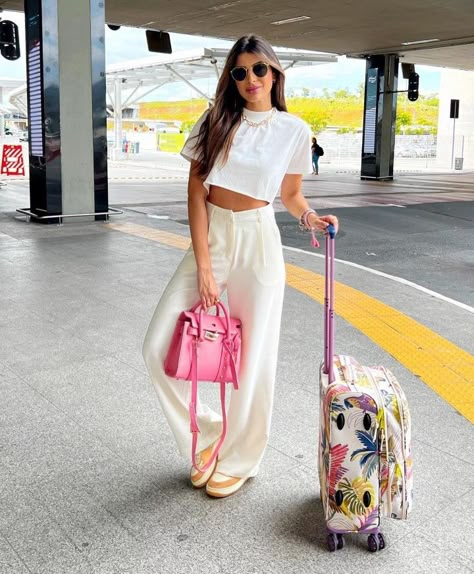 Airport Outfit Classy, Aero Look, Pink Lifestyle, Work Success, Honeymoon Outfits, Roatan, Pink Vibes, Airport Outfit, Pink Girl