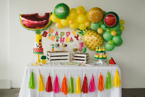 fruit birthday party Tutti Fruity Party, Fruit Party Decorations, Twotti Fruity, Tutti Frutti Birthday Party, Tutti Frutti Party, Fruit Birthday Party, 2nd Birthday Party For Girl, Fruit Birthday, Fiesta Tropical