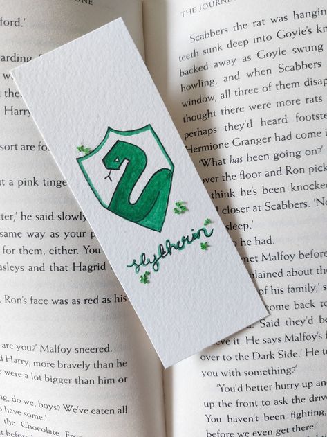 Ravenclaw And Slytherin, Etsy Bookmarks, Harry Potter Cards, Harry Potter Bookmark, Harry Potter Art Drawings, Handmade Bookmarks Diy, Harry Potter Poster, Harry Potter Slytherin, Cute Harry Potter