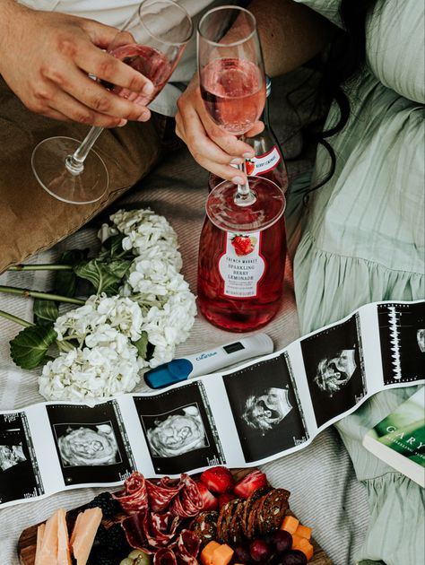 Baby Announcement Aesthetic, Picnic Baby Announcement, Picnic Maternity Shoot, Picnic Themed Maternity Shoot, Maternity Pictures Picnic, Picnic Theme Maternity Photoshoot, Picnic Pregnancy Photoshoot, Summer Pregnancy Announcement Photoshoot, Subtle Baby Announcement