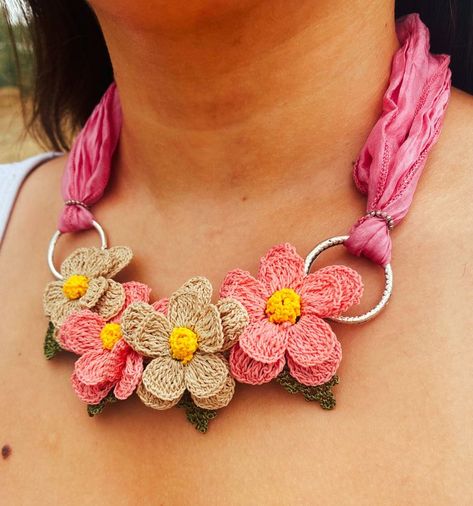 Crochet Flower Necklace, Blossom Crochet, Crochet Jewelry Necklace, Silk Crochet, Friends Necklace, Crochet Necklace Pattern, Wire Crochet Jewelry, Fiber Art Jewelry, Crochet Case