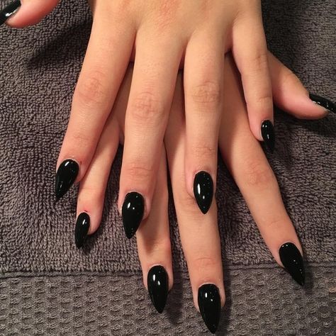 34+ Black Nail Art, Designs, Ideas | Design Trends ... #nailart #nailideas #nailartideas Stiletto Nails Short, Emerald Nails, Black Acrylic Nails, Black Nail Art, Black Nail Polish, Black Nail Designs, Black Nail, Dark Nails, Square Nails