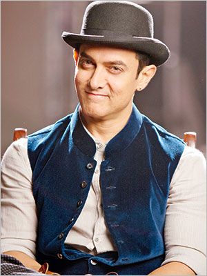 Aamir Khan is a perfectionist. Whether it was a film like Ghajini where he flaunted.... Animal Pictures For Kids, Dhoom 3, Amir Khan, Group Cover Photo, Twitter Profile Picture, Header Pictures, Aamir Khan, Backgrounds Wallpapers, Shah Rukh Khan