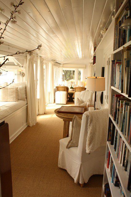 28 Cozy and Attractive Reading Nook Design Ideas Sleeping Nook, Camper Makeover, Rv Interior, Trailer Remodel, Remodeled Campers, Cozy Nook, Rv Camper, Rv Living, Tiny Living