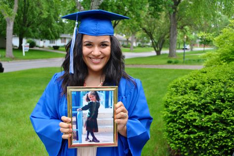 First day of kindergarten to last day of high school. Loved this idea! High School Pics, First Day Of Kindergarden, Last Day Of High School, School Traditions, Seniors Photography, Graduation Pic, Queen Mom, School Pics, First Day Of Kindergarten