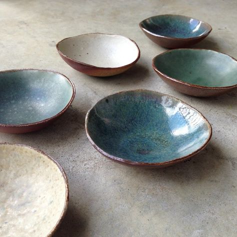 Tiny Pottery Ideas, Small Bowls Pottery, Handbuilt Bowl, Large Hand Built Bowl, Handmade Terracotta Bowls, Tiny Bowls Pottery, Tiny Bowls, Snack Bowls, Clay Art Projects