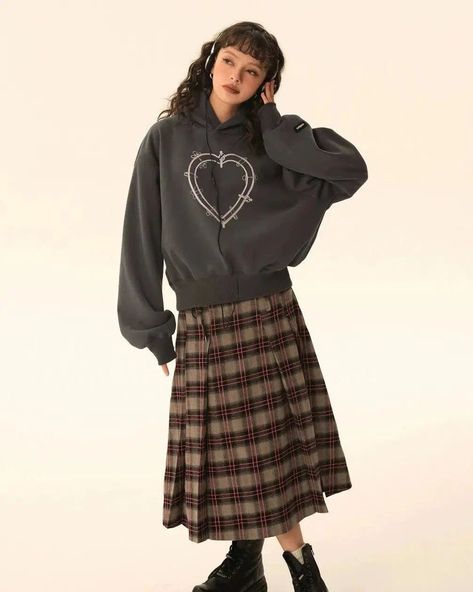 Plaid Long Skirt, Long Plaid Skirt, Plaid Midi Skirt, Korean Street, Gray Plaid, Korean Street Fashion, Plaid Skirts, Fur Jacket, Skirt Outfits