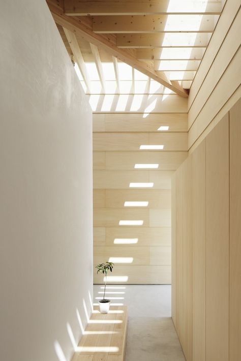 Light Walls House / mA-style Architects - Location: Toyokawa, Aichi Prefecture, Japan Japanese Minimalist Home, Natural Lighting Design, Light Walls, Lighting Design Inspiration, Minimalist Dekor, Japanese Minimalist, Interior Minimalista, Minimalist House Design, Sopot