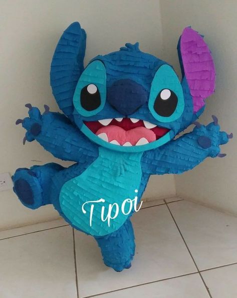 Ideas para fiestas de Stitch | Guía para decorar cumpleaños Lilo And Stitch Cake, Stitch Party, Stitch Cake, Lilo And Stitch Merchandise, Birthday Pinata, Piñata Ideas, Disney Birthday Party, Diy Pinata, Lilo Y Stitch