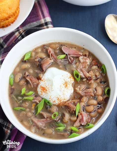 Black eyed pea soup with ham is a hearty, smoky, and slightly spicy dish that will warm you up even on the chilliest of fall nights. Pea Soup With Ham, Black Eyed Pea Soup, Soup With Ham, Black Eyed Peas Recipe, Pea And Ham Soup, Black Eyed Pea, Ham Soup, Fall Nights, Pea Recipes