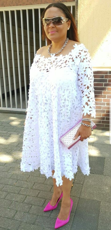 299570476c6f0309545110c592b6a63bdesc48632564ri African Lace Styles, Short African Dresses, African Dresses Modern, Lace Dress Styles, Afrikaanse Mode, African Wear Dresses, African Maxi Dresses, African Lace Dresses, African Fashion Modern