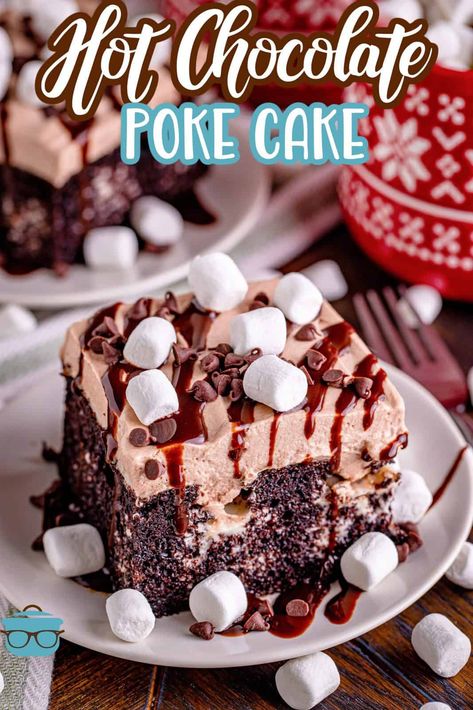 Hot Cocoa Cake Recipe, Hot Chocolate Cake Recipe, Chocolate Poke Cake, Cocoa Cake, Dessert Simple, Poke Cake Recipes, Country Cook, Winter Cake, Poke Cakes