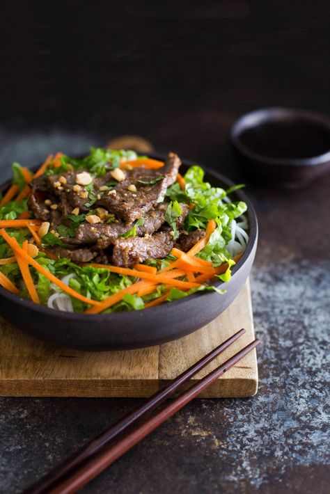 Vietnamese Lemongrass Beef Vermicelli Bowls with Garlic Hoisin Sauce - Taming of the Spoon Beef Vermicelli Bowl, Vietnamese Lemongrass Beef, Beef Vermicelli, Vermicelli Bowl, Lemongrass Beef, Vermicelli Recipes, Vietnamese Rice, Beef Bowls, Rice Noodle