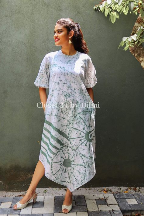 Bathik Frock Design Sri Lanka, Bathik Frock Designs For Women, Bathik Frocks Designs, Frocks Designs For Women, Frock Designs For Women, New Dress Pattern, Batik Dress Modern, Silk Kurti Designs, Frock Designs