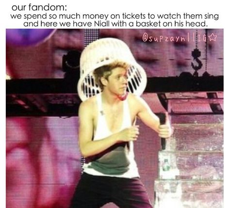 LOL ! -serenity frazier- Niall Horan, On Stage, One Direction, Funny, White, Black