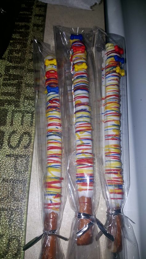 Paw Patrol Pretzel Rods, Paw Patrol Treats Ideas, Paw Patrol Treats, Bday Treats, Paw Patrol Party Favors, Paw Patrol Birthday Theme, Puppy Birthday Parties, Second Birthday Ideas, Paw Patrol Birthday Party