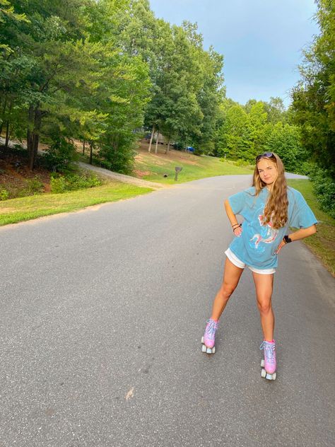 #rollerskating #summervibes #outfitideas #impala #skatergirl Impala Skates Aesthetic, Rollerskating Outfit, Skates Aesthetic, Impala Skates, Roller Skating Aesthetic, Skate Aesthetic, Skating Aesthetic, Summer 2025, Skating Outfits