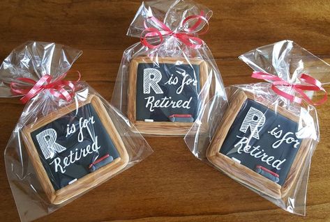 Teacher Retirement Cookies Teacher Retirement Ideas, Retirement Dessert Ideas, Teacher Retirement Cookies, Retirement Party Ideas For Teachers, Teacher Retirement Cake, Teacher Retirement Party, Retirement Cookies, Principal Retirement, Retirement Party Cakes