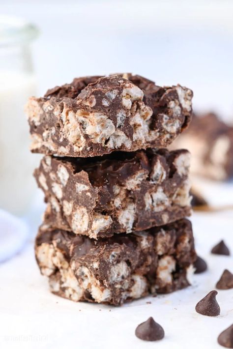 Chocolate Protein Rice Krispie Treats (with Rice Cakes) Rice Cake Dessert Recipes, Rice Cake Truffles, Protein Rice Krispie Treats, Protein Rice Crispy Treats, Healthy Rice Krispie Treats, Rice Cakes Healthy, Chocolate Rice Cakes, Rice Cake Snacks, Protein Rice