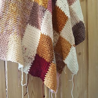 Speckled Yarn Projects, Speckled Squares Blanket, Bulky Yarn Crochet Blanket, Speckled Yarn Knitting Patterns, Tweed Yarn Crochet Blanket, Crochet Blanket Block Colour, Colorful Blankets, Bulky Yarn Crochet, Knitting Blanket