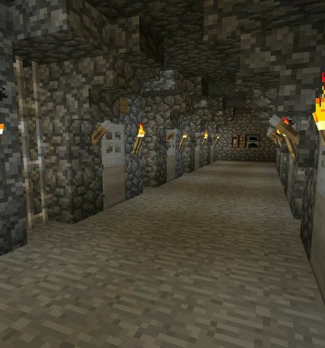 Jail Minecraft Build, Minecraft Medieval Dungeon, Minecraft Castle Dungeon, Minecraft Dungeon Design, Minecraft Multiplayer Ideas, Minecraft Dungeons Ideas, Minecraft Jail Ideas, Jail Minecraft, Minecraft Dungeon Build