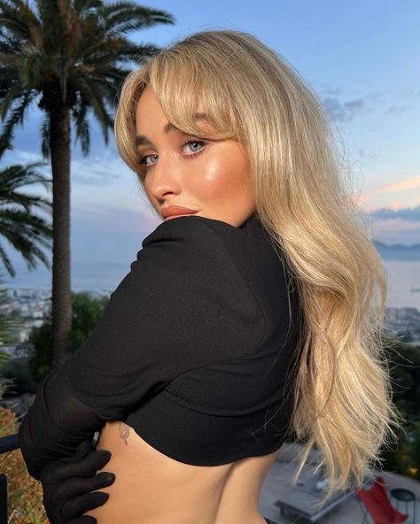 Bleach Blonde, Beauty Trends, Sabrina Carpenter, Hair Goals, Selena Gomez, Cannes, Hair Inspo, Hair Inspiration, Blonde Hair