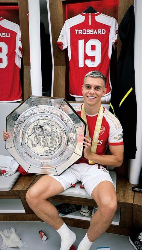 Arsenal Community Shield 2023, Arsenal 2023, Arsenal Pictures, Arsenal Fc Wallpapers, Bff Pfp Matching Aesthetic, Arsenal Wallpapers, Community Shield, Cute Football Players, Phone Wallpaper Pink