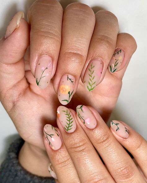 Ciao Nail Company on Instagram: “🌿🌷🌱 inspo @donna_cao” March Nails Designs, March Nail Designs, Monochromatic Nails, March Nail, Pastel Pink Nails, Subtle Nail Art, Soft Pink Nails, Negative Space Nail Art, March Nails