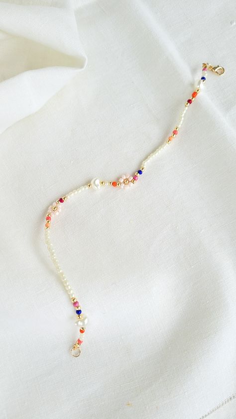 Seed Bead Jewelry Diy, Diy Beaded Jewelry Ideas, Beaded Daisy Necklace, Beaded Jewelry Ideas, Diy Beaded Jewelry, Beaded Daisy, Pearl Bead Necklace, Pola Manik, Necklace With Pearls