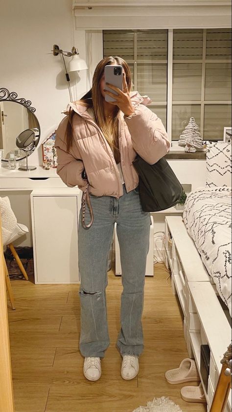 How To Style Jackets, Winter Fashion Outfits Casual Comfy, How To Style A Jacket, Uni Outfits Autumn, Outfit Ideas Autumn Casual, Winter Outfit With Jeans, Outfits With Jackets, Winter Jeans Outfit, Jacket Winter Outfit