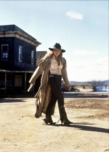 Sharon Stone as Ellen in "The Quick and the Dead", 1995. The Quick And The Dead, Wild West Outfits, Outlaw Women, Katharine Ross, Cowboy Action Shooting, Western Hero, Classy Cowgirl, Sam Raimi, Wilde Westen