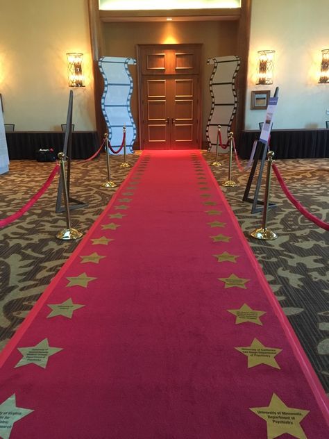 Hollywood Decorations, Red Carpet Decorations, Red Carpet Theme Party, Hollywood Birthday Parties, Oscars Party Ideas, Red Carpet Theme, Hollywood Birthday, Hollywood Party Theme, Prom Themes