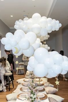 Cloud Theme Party, Cloud Baby Shower Theme, Cloud Party, Cloud Theme, Balloon Clouds, Star Theme, Diy Clouds, Moon Baby Shower, Shower Diy