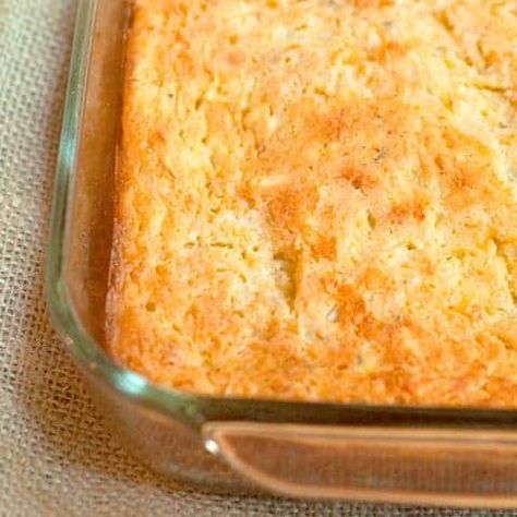 Cornbread Casserole Recipe, Yellow Squash Recipes, Summer Squash Recipes, Squash Casserole Recipes, Cornbread Casserole, Jiffy Cornbread, Potato Bake, Bacon Potato, Cornbread Mix