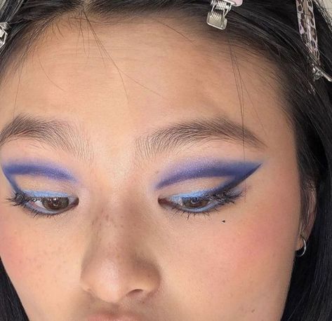 #eyemakeup #bluemakeuplook Maquillage On Fleek, Dag Make Up, Elegantes Makeup, Mekap Mata, Flot Makeup, Makeup List, Swag Makeup, Smink Inspiration, Edgy Makeup