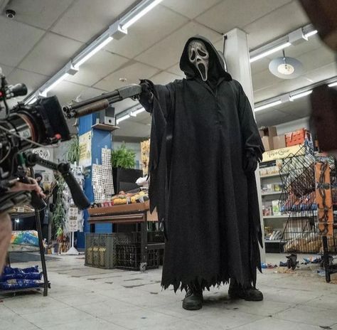 Tactical Ghostface, Ghostface Cosplay Male, Ghostface Clothes, Halloween Costumes Scream, Ghostface Outfit, Scream Cosplay, Ghostface Cosplay, Scarie Movie, Ghostface Costume