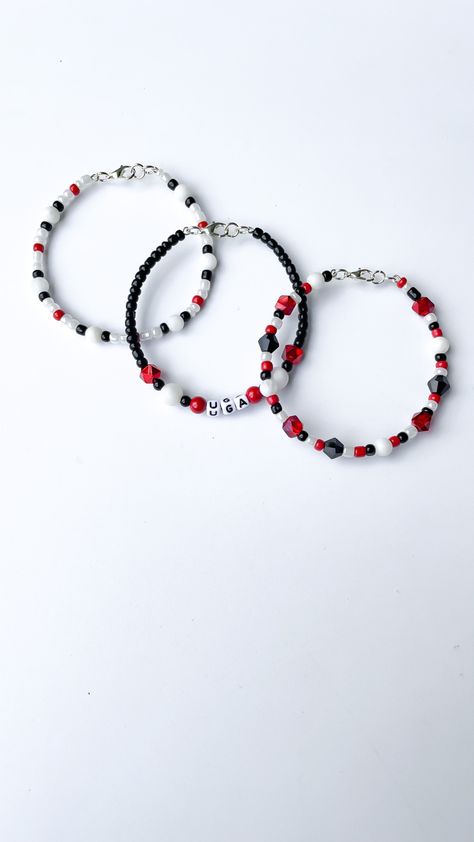 Themed Bracelets, Georgia Bulldog, Georgia Football, Beads Craft, Jewelry Aesthetic, University Of Georgia, Wire Bracelet, Bracelet Handmade, Bead Crafts